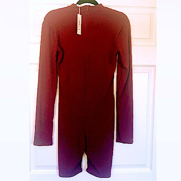 Maroon Ribbed Mock Neck Long Sleeve Zip Up Romper Size Large NWT - Picture 3 of 3